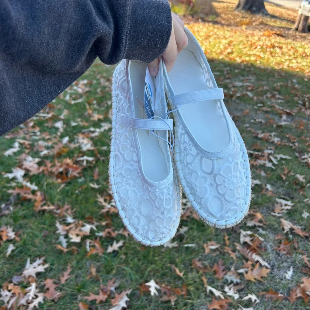 Women's Celia Floral Lace Mary Jane Espadrille Flat by universal thread size 7.5